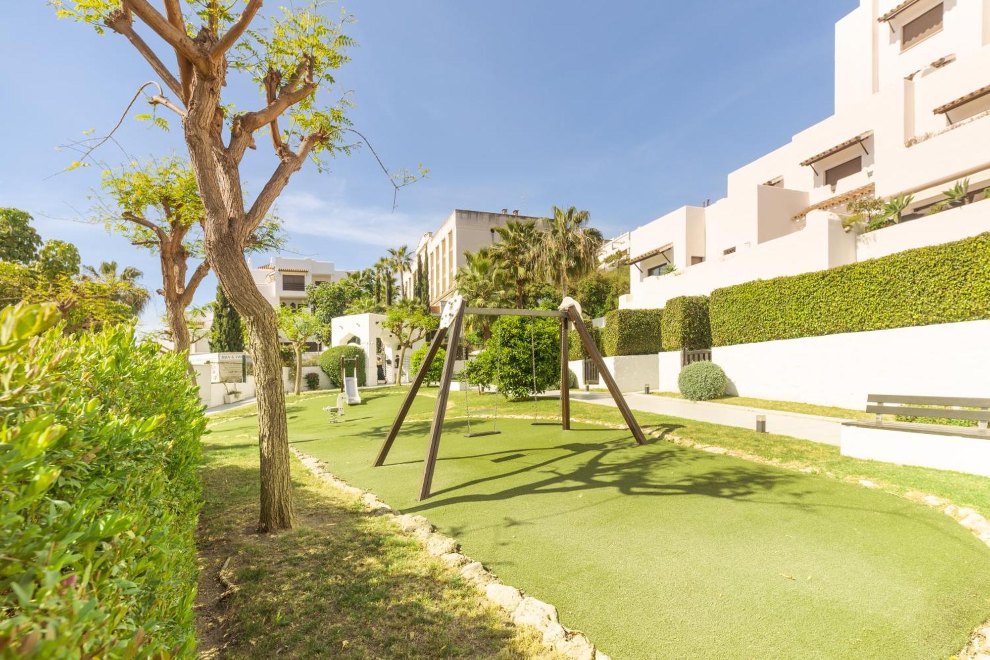 Full Apartment With Private Pool 埃斯特波纳 外观 照片